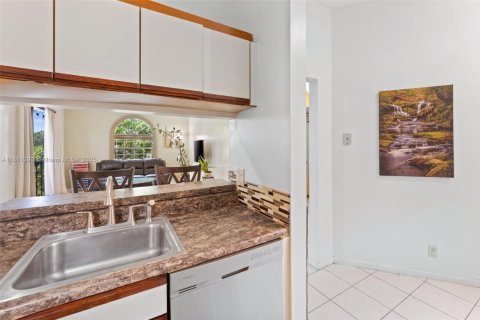 Condo in Plantation, Florida, 2 bedrooms  № 1890732 - photo 5