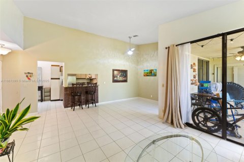 Condo in Plantation, Florida, 2 bedrooms  № 1890732 - photo 7