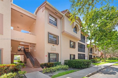 Condo in Plantation, Florida, 2 bedrooms  № 1890732 - photo 1