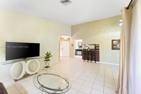 Condo in Plantation, Florida, 2 bedrooms  № 1890732 - photo 8