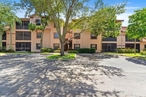 Condo in Plantation, Florida, 2 bedrooms  № 1890732 - photo 19