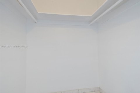 Купить кондоминиум в Санни-Айлс-Бич, Флорида 2 спальни, 101.64м2, № 1961463 - фото 15