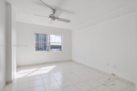 Купить кондоминиум в Санни-Айлс-Бич, Флорида 2 спальни, 101.64м2, № 1961463 - фото 10