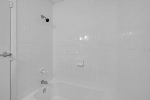 House in Fort Myers, Florida 3 bedrooms, 150.78 sq.m. № 1717330 - photo 29