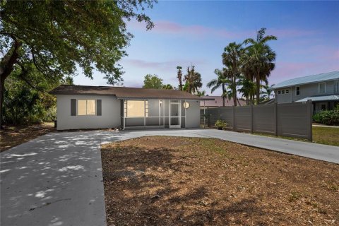 House in Fort Myers, Florida 3 bedrooms, 150.78 sq.m. № 1717330 - photo 2