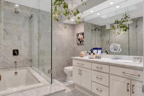 Casa en alquiler en Tampa, Florida, 3 dormitorios, 239.69 m2 № 1765918 - foto 24
