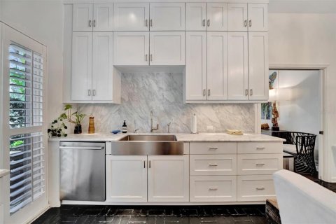 Casa en alquiler en Tampa, Florida, 3 dormitorios, 239.69 m2 № 1765918 - foto 16