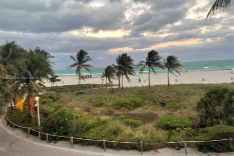 Condominio en alquiler en Miami Beach, Florida, 1 dormitorio, 82.68 m2 № 1850858 - foto 26