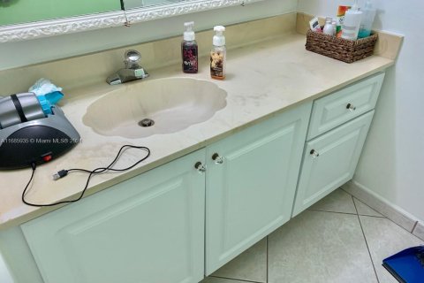 Condominio en venta en Hallandale Beach, Florida, 1 dormitorio, 92.9 m2 № 1960767 - foto 11