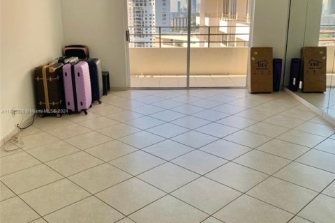 Condominio en venta en Hallandale Beach, Florida, 1 dormitorio, 92.9 m2 № 1960767 - foto 9