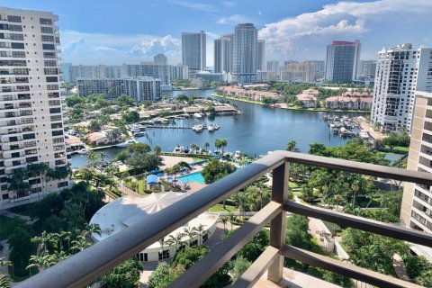 Condominio en venta en Hallandale Beach, Florida, 1 dormitorio, 92.9 m2 № 1960767 - foto 1