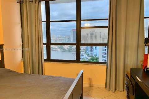 Condominio en venta en Hallandale Beach, Florida, 1 dormitorio, 92.9 m2 № 1960767 - foto 5