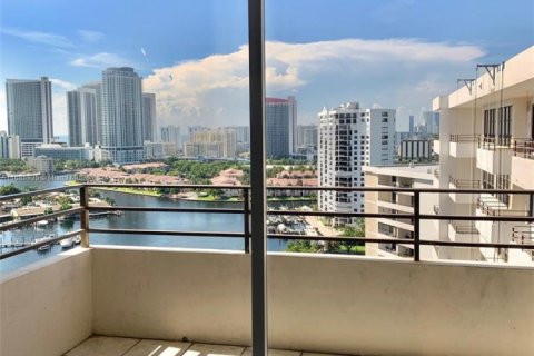 Condominio en venta en Hallandale Beach, Florida, 1 dormitorio, 92.9 m2 № 1960767 - foto 8