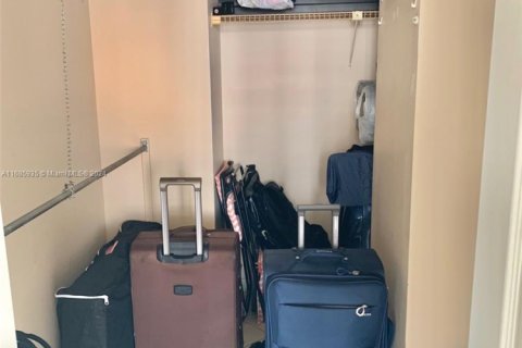 Condominio en venta en Hallandale Beach, Florida, 1 dormitorio, 92.9 m2 № 1960767 - foto 10