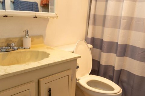 Condo in Pembroke Pines, Florida, 2 bedrooms  № 1865071 - photo 9