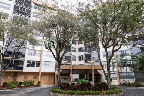 Condo in Pembroke Pines, Florida, 2 bedrooms  № 1865071 - photo 2