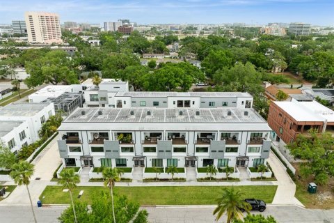 Townhouse in Tampa, Florida 3 bedrooms, 226.03 sq.m. № 1615908 - photo 1