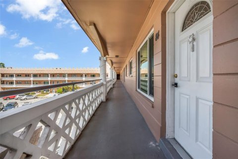 Condo in Clearwater, Florida, 2 bedrooms  № 1640008 - photo 2