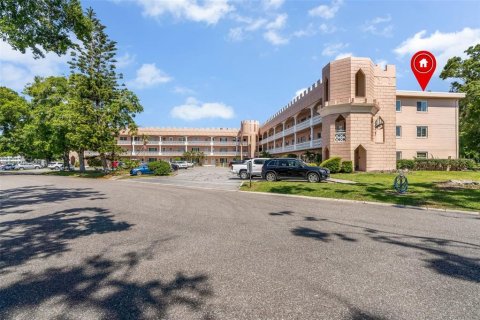 Condo in Clearwater, Florida, 2 bedrooms  № 1640008 - photo 1