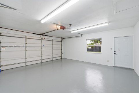 Купить виллу или дом в Окленд-Парк, Флорида 3 спальни, 132.39м2, № 2006042 - фото 28