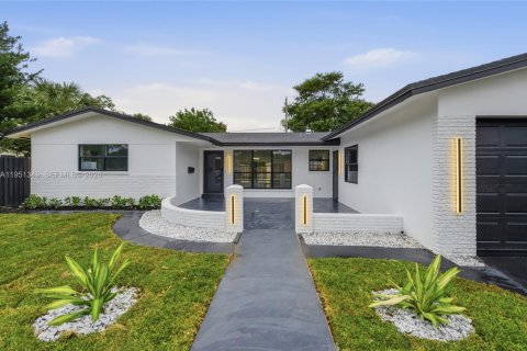 Купить виллу или дом в Окленд-Парк, Флорида 3 спальни, 132.39м2, № 2006042 - фото 1