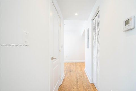 Apartamento en alquiler en Miami Beach, Florida, 1 dormitorio, 69.68 m2 № 2009198 - foto 10