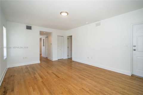 Apartamento en alquiler en Miami Beach, Florida, 1 dormitorio, 69.68 m2 № 2009198 - foto 3