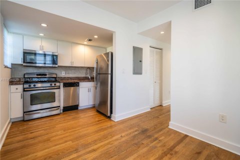 Apartamento en alquiler en Miami Beach, Florida, 1 dormitorio, 69.68 m2 № 2009198 - foto 8