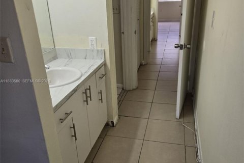 Condominio en venta en Miramar, Florida, 2 dormitorios, 100.71 m2 № 1929272 - foto 13