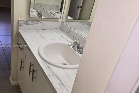 Condominio en venta en Miramar, Florida, 2 dormitorios, 100.71 m2 № 1929272 - foto 9