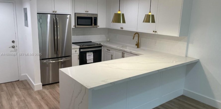 Кондоминиум с 1 спальней в Корал-Гейблс, Флорида № 1988270