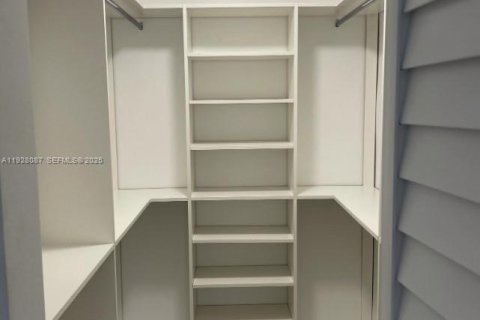 Снять в аренду кондоминиум в Корал-Гейблс, Флорида 1 спальня, 69.12м2, № 1988270 - фото 6