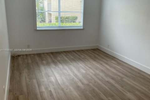 Снять в аренду кондоминиум в Корал-Гейблс, Флорида 1 спальня, 69.12м2, № 1988270 - фото 4