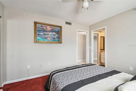 Condo in Indian Shores, Florida, 4 bedrooms  № 1740354 - photo 30