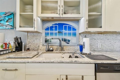 Condo in Indian Shores, Florida, 4 bedrooms  № 1740354 - photo 7