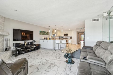 Condo in Indian Shores, Florida, 4 bedrooms  № 1740354 - photo 17