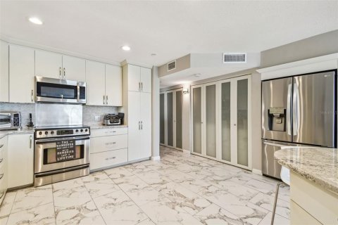 Condo in Indian Shores, Florida, 4 bedrooms  № 1740354 - photo 8