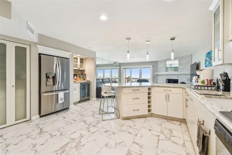 Condo in Indian Shores, Florida, 4 bedrooms  № 1740354 - photo 6