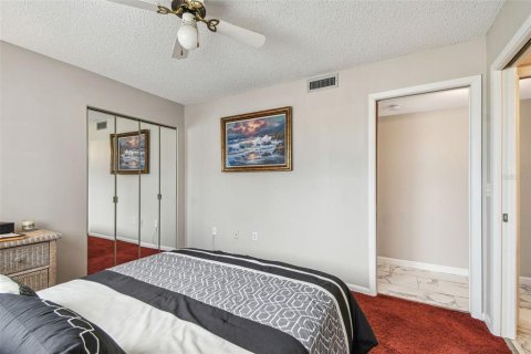 Condo in Indian Shores, Florida, 4 bedrooms  № 1740354 - photo 28