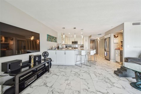 Condo in Indian Shores, Florida, 4 bedrooms  № 1740354 - photo 13