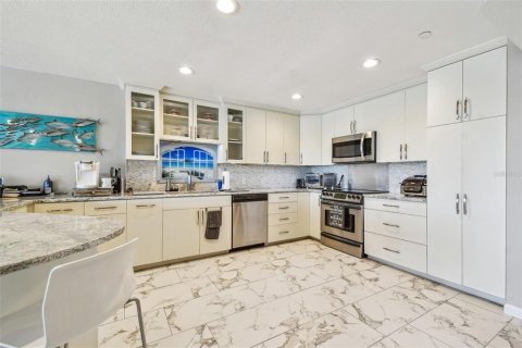 Condo in Indian Shores, Florida, 4 bedrooms  № 1740354 - photo 10