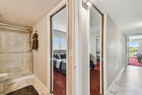 Condo in Indian Shores, Florida, 4 bedrooms  № 1740354 - photo 23
