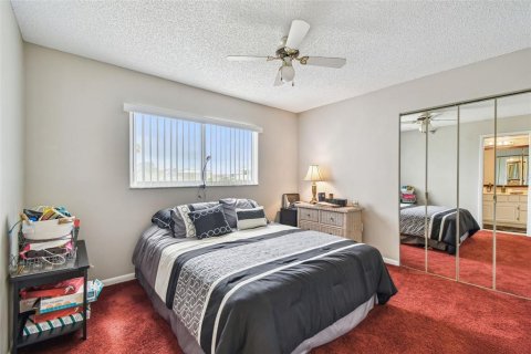Condo in Indian Shores, Florida, 4 bedrooms  № 1740354 - photo 27