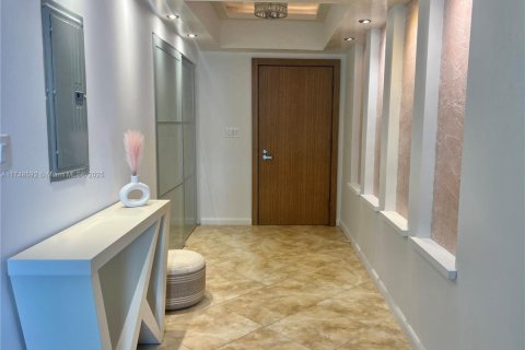 Copropriété à louer à Sunny Isles Beach, Floride: 2 chambres, 117.61 m2 № 1726944 - photo 30