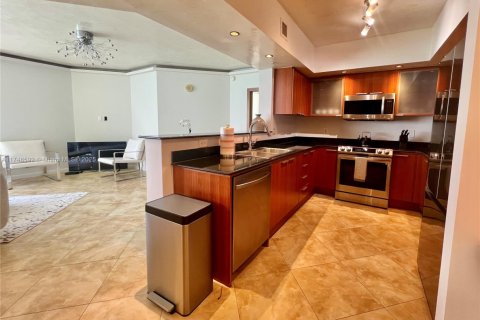 Copropriété à louer à Sunny Isles Beach, Floride: 2 chambres, 117.61 m2 № 1726944 - photo 9