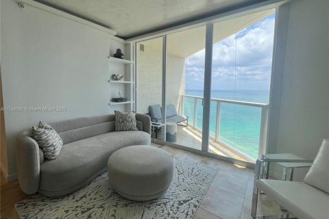 Copropriété à louer à Sunny Isles Beach, Floride: 2 chambres, 117.61 m2 № 1726944 - photo 1