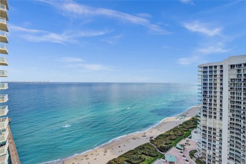Copropriété à louer à Sunny Isles Beach, Floride: 2 chambres, 117.61 m2 № 1726944 - photo 14