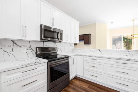 Villa ou maison à louer à Miami Lakes, Floride: 3 chambres, 206.71 m2 № 2042259 - photo 10