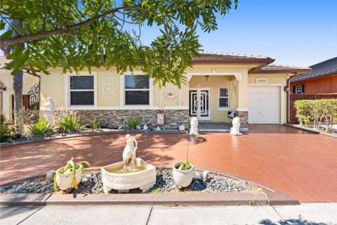 Villa ou maison à Miami Lakes, Floride 3 chambres, 206.71 m2 № 2042259