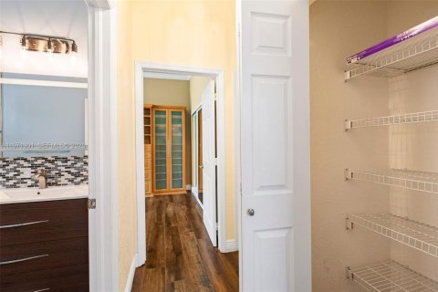 Villa ou maison à louer à Miami Lakes, Floride: 3 chambres, 206.71 m2 № 2042259 - photo 25